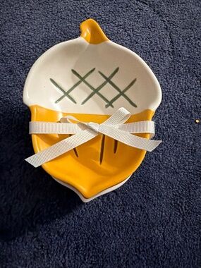 Hallmark Set of 3 Autumn Acorns Stacking Bowls w/Handles for Serving. NEW